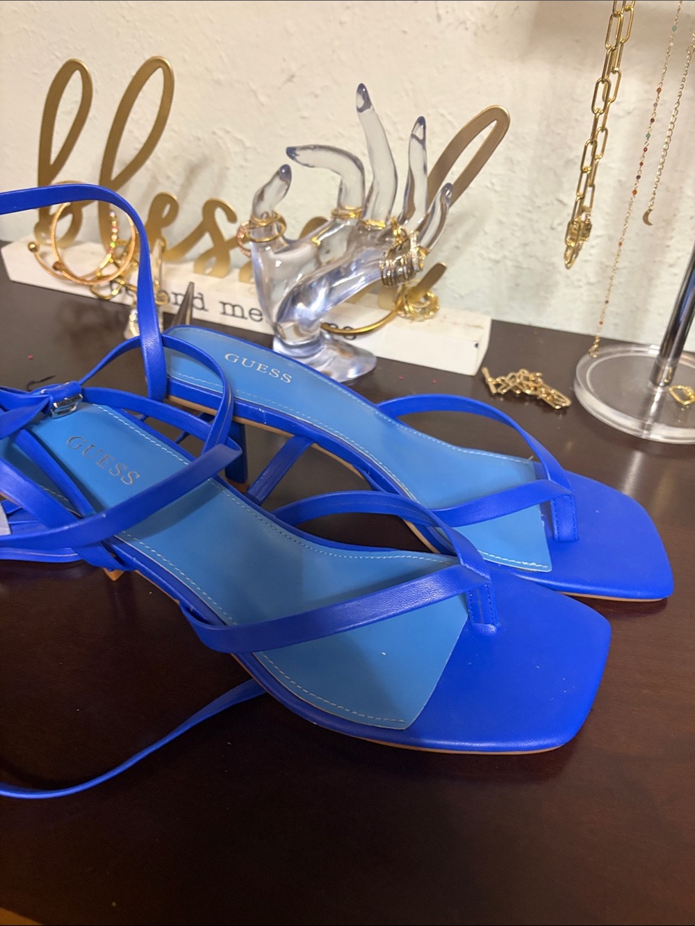 GUESS Royal Blue Strappy Square-Toe Sandals nnt